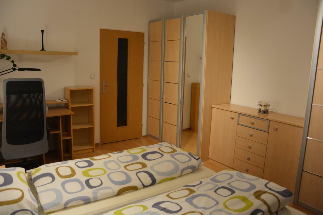 Apartmán Zderadova Brno Exterior foto