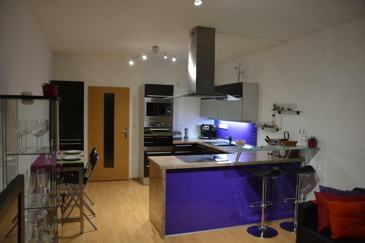 Apartmán Zderadova Brno Exterior foto