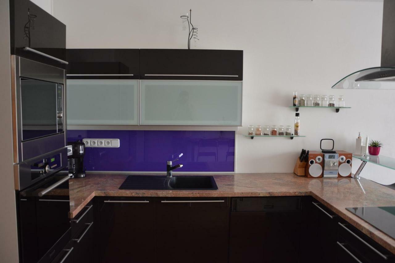 Apartmán Zderadova Brno Exterior foto