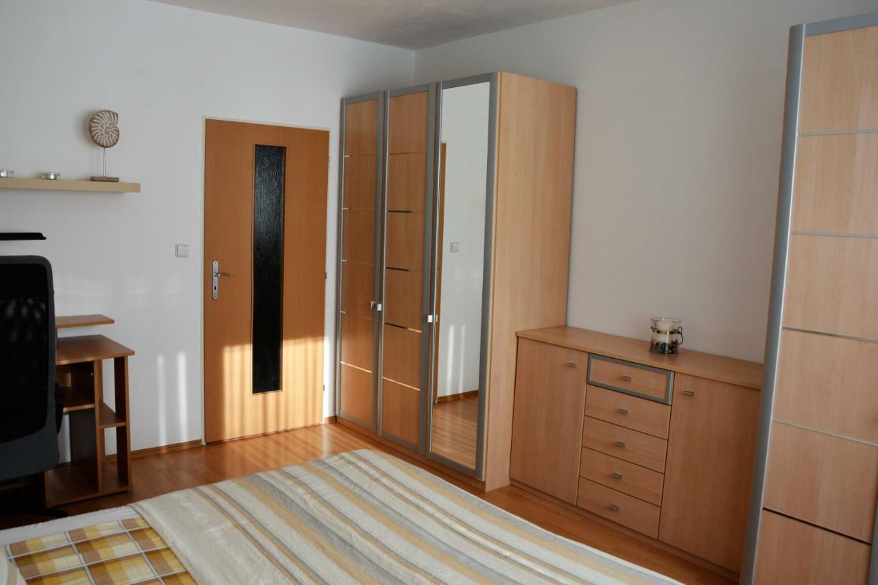 Apartmán Zderadova Brno Exterior foto