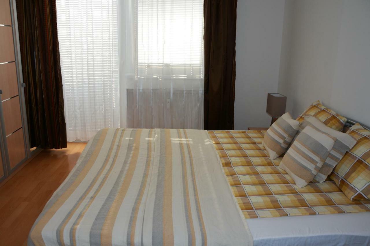 Apartmán Zderadova Brno Exterior foto
